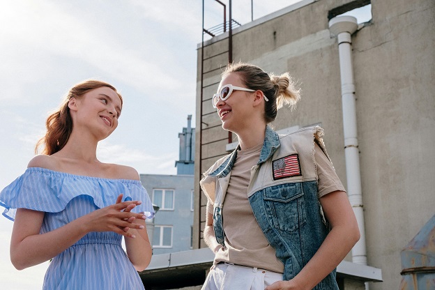 Bayan Chat  Dijital Dünyada Samimi Sohbetin Adr...